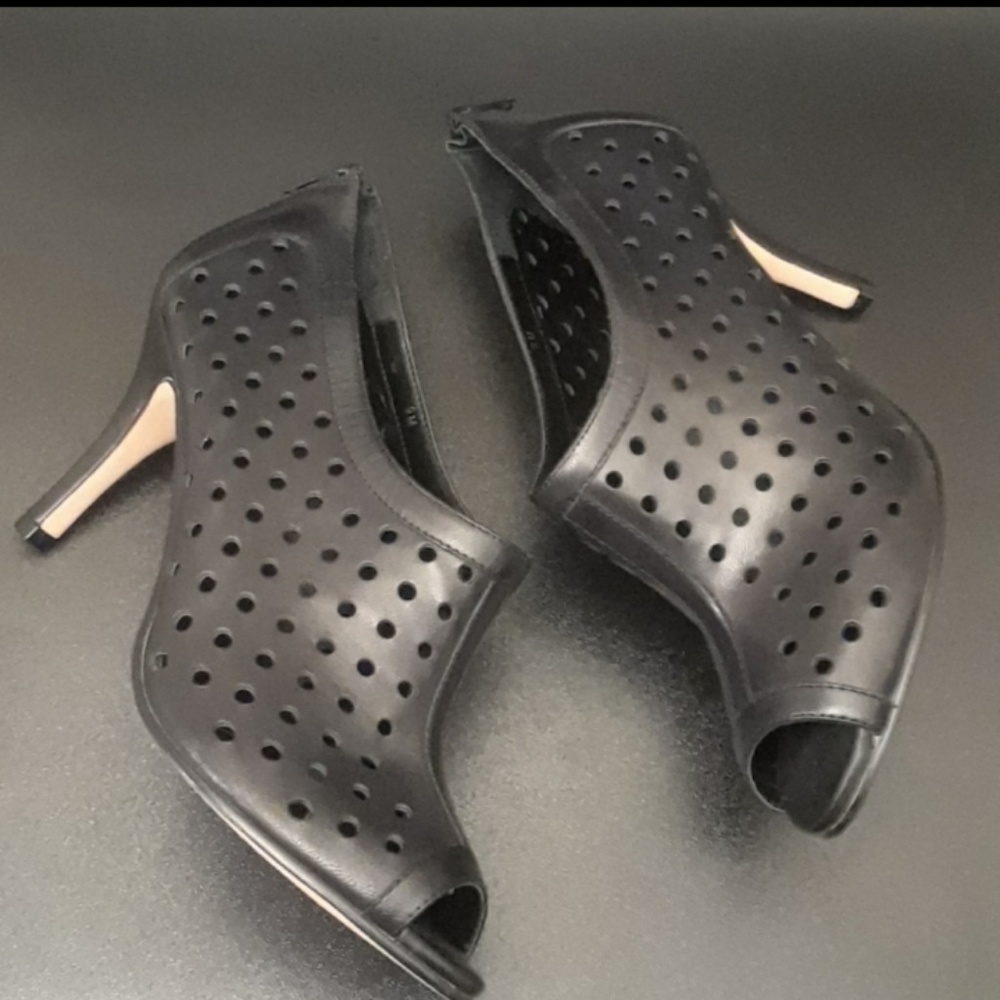 VAN ELI Perforated Peep Toe Heels🖤